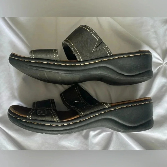 Clark’s Bendables Sandal Dark Brown Leather Upper Straps 2” Heel Women’s 8 GUC - Picture 3 of 11